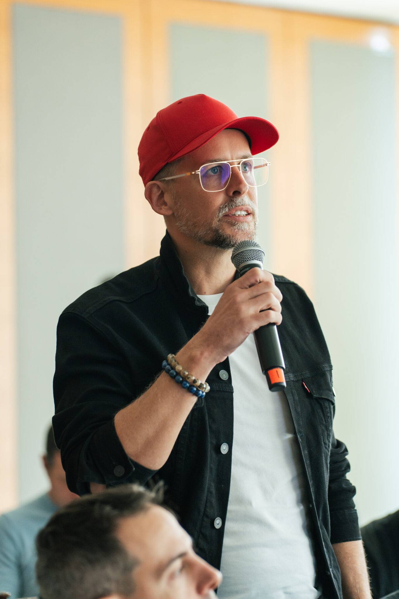 Sebastian Maier spricht bei einer Live-Session